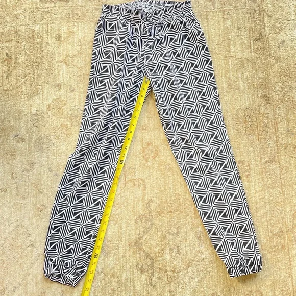 Faded Glory Geometrical Joggers size XS, Black and White - Picture 6 of 10